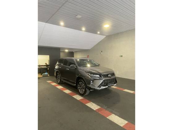 TOYOTA HILUX SW4 2.8 D-4D TURBO DIESEL SRX PLATINUM 4X4 AUTOMÁTICO